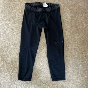Nike Pro athletic leggings, calf length.  Size Men’s medium